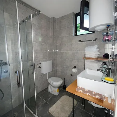 Moderna Kuca Hébergement de vacances